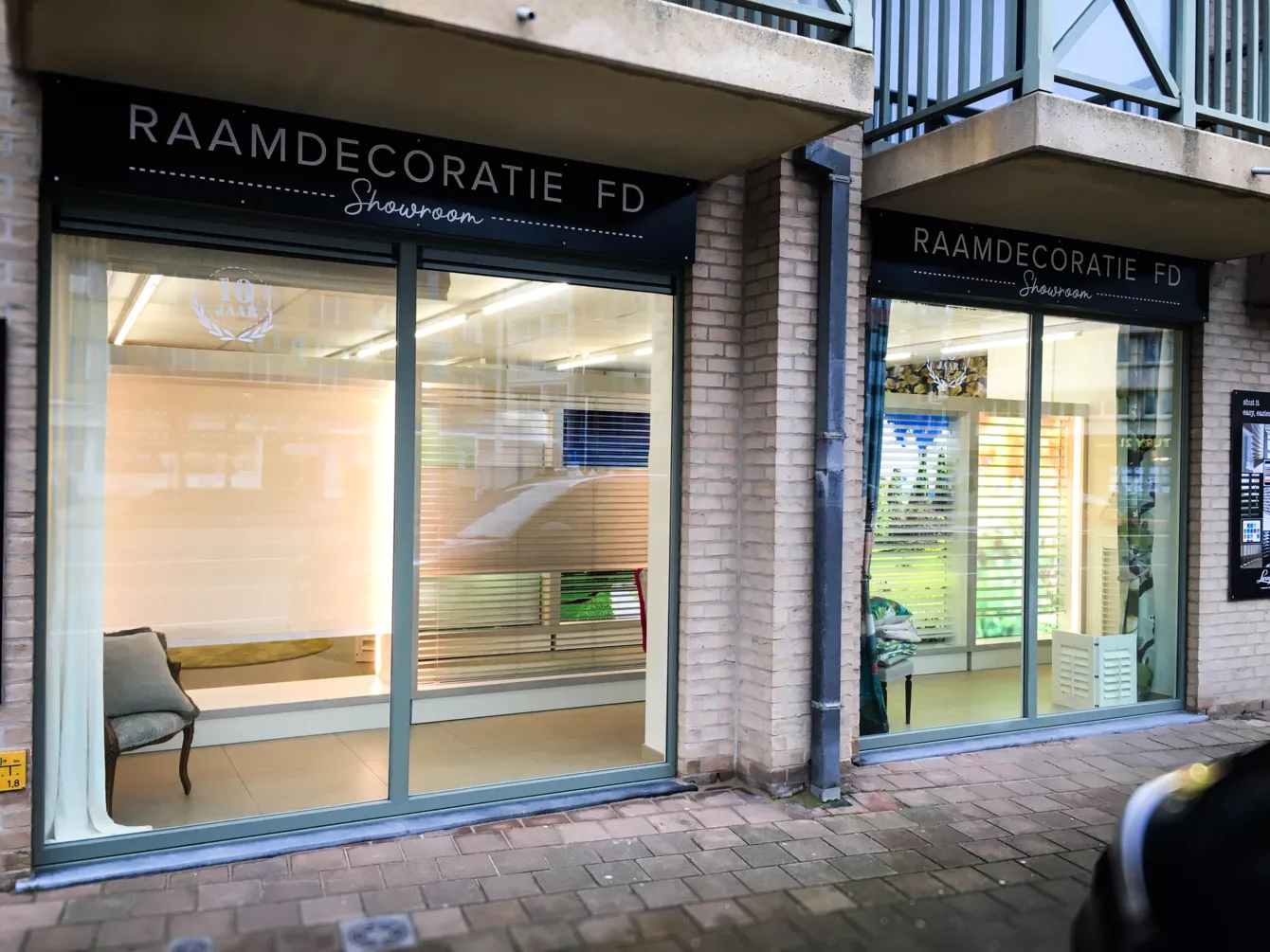 Gevelreclame Raamdecoratie FD - Projecten - gevelreclame-decoratiewinkel-koksijde-2