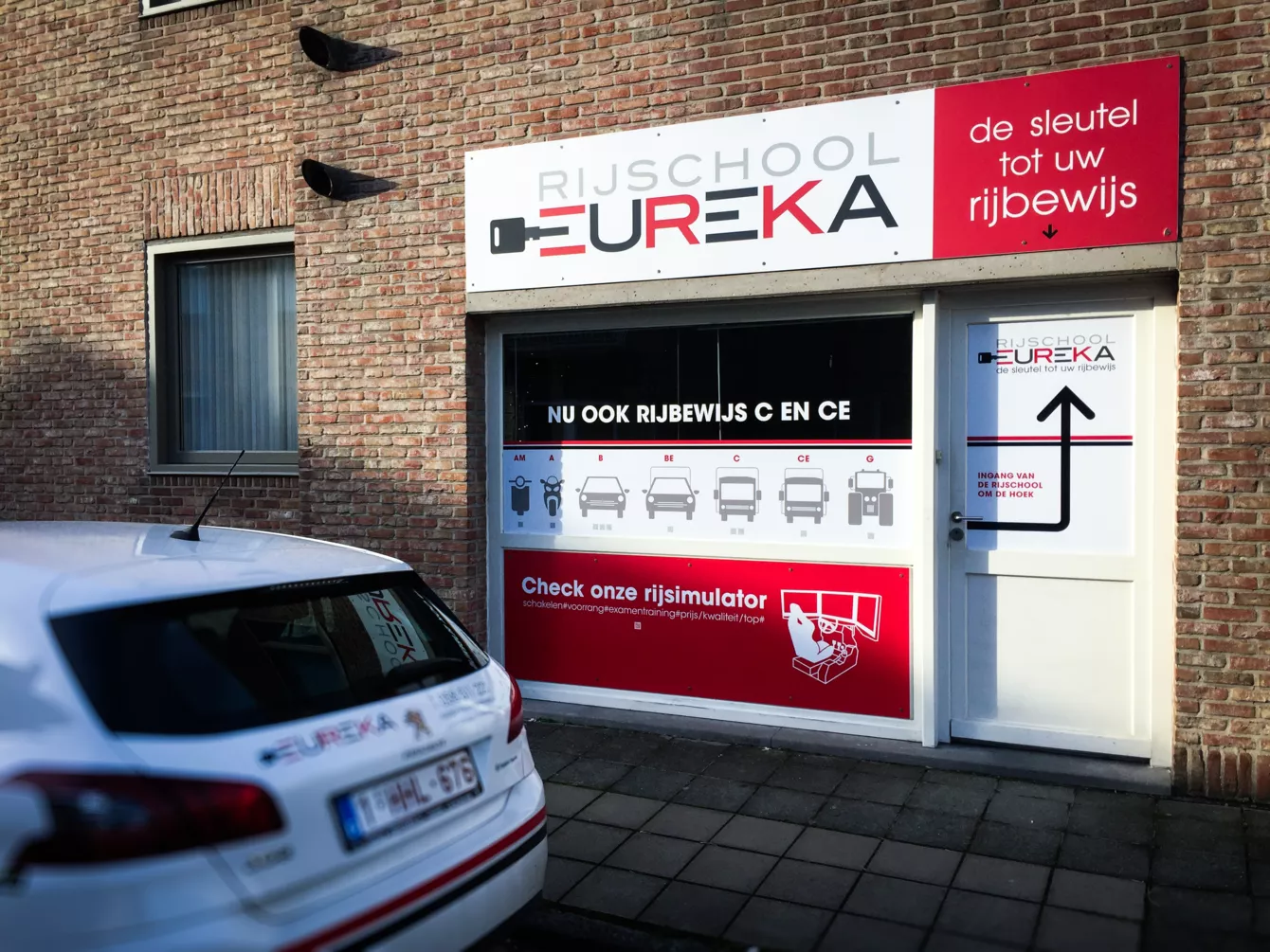 Gevelreclame Autorijschool Eureka - Projecten - gevelreclame-autorijschool-veurne-3