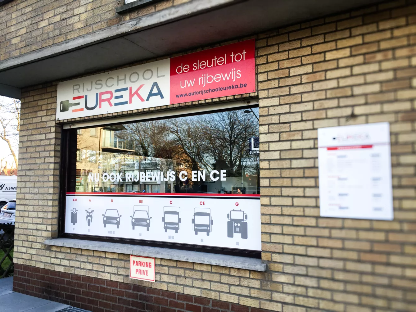 Gevelreclame Autorijschool Eureka - Projecten - gevelreclame-autorijschool-veurne-2